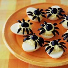 Spooky spider eggs #HalloweenTreats #HalloweenIdeas