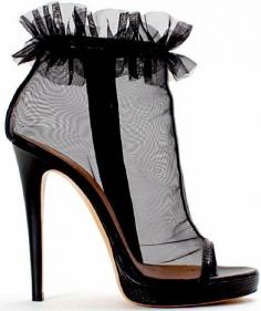 pretty little black shoe