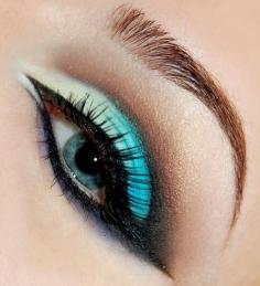 Eye makeup for blue or green eyes.