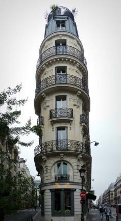 ~ at the corner of rue de Hanovre and rue du 4 septembre, complete with rooftop garden