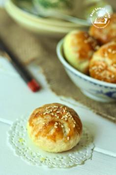 Nasi Lemak Lover: Siew Bao / Flaky BBQ roasted chicken buns 鸡肉烧包