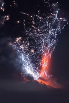 adornstudio:    Calbuco Volcano Eruption - by Francisco Negroni  (edited)