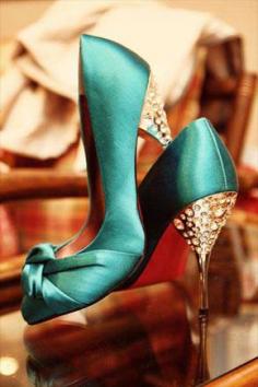 
                    
                        Aqua blue wedding shoes....... I LOVE THESE! ~ VIPsAccess.com/...
                    
                