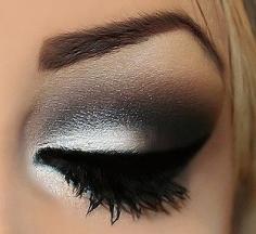 I want to try make up eye shadow like this! So nice color!