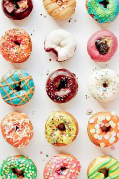 Imagen vía We Heart It https://weheartit.com/entry/142787949/via/3669513 #blue #cake #chocolate #colors #cookie #cute #delicious #dessert #donut #doughnut #eat #food #green #happiness #orange #pink #red #snack #sweet #tasty #tumblr #white #yellow #yum