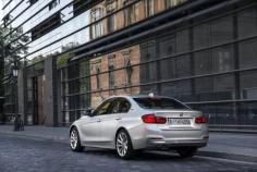 
                    
                        BMW 330e Plug-In Hybrid, el híbrido enchufable divertido
                    
                