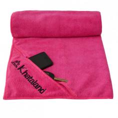 Khataland premium sports/fitness/gym towel features a specially designed zipper pocket that safely stores your essentials such as cell phone, keys, ensuring a worry free practice. Made of 100% premium microfiber, the towel is super absorbent, fast drying, soft and lightweight. Great companion for all types of exercises Color: Pink.
