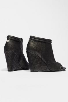 Ankle boots, printed lambskin-black & gold - CHANEL