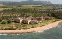 This luxurious beach resort is ideally located on 40,000 sqm of Waipouli beach. Completely renovated in 2004, this air-conditioned hotel has a total of 311 rooms over 4 floors. Amongst the hotel's facilities guests can enjoy an Oceanside bar and a restaurant with highchairs available for children. Thanks to the public Internet connection, guests can easily stay in touch with friends and family. A conference room is available for the use of guests on business trips. The hotel also offers a wealth of services designed to make guests' stay even more comfortable. Guests are welcome to a refreshing dip in the hotel's heated swimming pool close to the ocean. A whirlpool and a massage service are available for further relaxation and those who wish to stay in shape can try the hotel's gym.