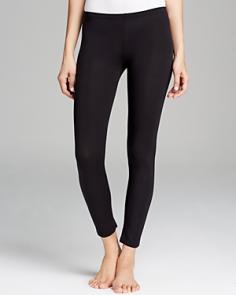 Get simple style with these leggings from Splendid. Crafted with a stretch waistband, pair these pants with a simple tee for the perfect, lazy weekend look.