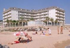 This lovely beachfront hotel enjoys a strategic position in a quiet place where guests can rest and relax while on holidays. They can lay in the nearby beaches or explore Santa Susana or Malgrat de Mar commercial centres. The beautiful Marimurtra botanical garden is not too far away in Blanes and the city centre of the cosmopolitan and full of action city of Barcelona is easily reachable by car or by public transport. All guest rooms are nicely decorated and fully equipped as standard with all the necessary amenities for a pleasant stay. The majority of them count with a private terrace with sea views as well as a double bed or two twin beds. The hotel offers great facilities for a memorable stay, including an on-site buffet and show-cooking restaurant and a wonderful swimming pool in front of the sea promenade for a refreshing dip in the warmest months.