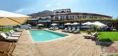 This is the only hotel in Peru located in the middle of a vineyard in the valley of Ica, the beginning of the buttress of the Andes, enjoying an exceptional climate where the vines are grown for the production of wines and pisco of Intipalka Bodega Santiago Queirolo. The Hotel was built since 2009 in the form of Treasury with Republican style. The stay at the hotel includes activities such as: Visit the vineyards, walk to the lookout with tasting of sparkling wines, and wine tasting and guided by sommelier pisco. Enjoy the regional and international fusion food with a high level and also have variety of cocktails based on pisco and other distilled from Bodega Queirolo.