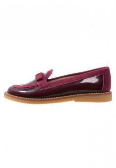 Create a look of fresh and modern style with the Elephantito&trade; Ella Loafer. Smooth leather upper in a polished loafer silhouette. Slip-on design for quick and easy on and off. Breathable leather lining and a cushioned leather insole. Durable rubber outsole. Imported. Measurements: Heel Height: 1 2 inWeight: 5 ozProduct measurements were taken using size 9 Toddler, width M. Please note that measurements may vary by size.