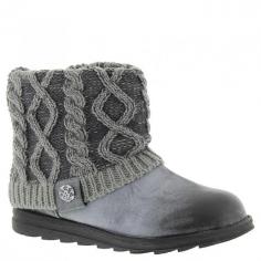 Slide into comfort with these MUK LUKS women's cuffed boots. SHOE FEATURES Cable-knit cuff Metallic button accent Water resistant SHOE CONSTRUCTION Acrylic and faux-suede upper Fabric lining EVA midsole TPR outsole SHOE DETAILS Round toe Pull-on Padded footbed Promotional offers available online at Kohls.com may vary from those offered in Kohl's stores. Size: 6. Color: Grey. Gender: Female. Age Group: Kids. Pattern: Solid. Material: Acrylic/Knit/Fauxsuede.