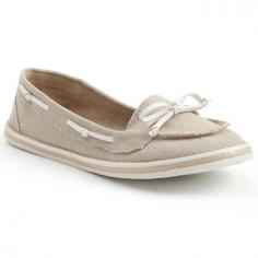 These trendy boat shoes add the finishing touch to your casual ensemble. SHOE FEATURES Woven, faux leather bow detail Slip-on design makes for easy on and off. SHOE CONSTRUCTION Fabric upper TPR outsole Cotton lining SHOE DETAILS Round toe Slip-on Padded footbed Size: 6.5 MED. Color: Beige/Khaki. Gender: Female. Age Group: Kids. Pattern: Solid. Material: Cotton/Woven/Faux Leather.