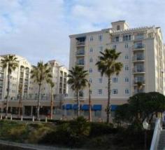 This property is located across the street from the entrance of California's longest recreational pier in active use and right opposite Oceanside Beach. Many of the area's attractions are close by, including places to shop, golf, surf, park and more. Guests will find bars, restaurants, the town centre and Mission Square shops all in the immediate vicinity of the property. Oceanside Museum of Art is close by, as is the California Surf Museum and guests can also visit Grauman's Chinese Theatre and Madame Tussauds Hollywood in the surrounding area. It is conveniently located only 2 blocks from the Amtrak station, within 56km of San Diego and 129km south of Los Angeles. This beach establishment is a Mediterranean-style resort comprising a total of 158 rooms, including 128 suites. All guests have access to the lounge which features a spectacular ocean view and includes a sitting area with a big screen TV. On-site guests can enjoy the fine dining restaurant or visit the small café or mini-market for a light snack or other needs or gifts. Further facilities on offer to guests include a lobby area with a 24-hour reception and check-out service, a hotel safe and a kids' club. Guests have conference facilities at their disposal as well as WLAN Internet access (charges apply). Parking is available on-site in the underground garage.