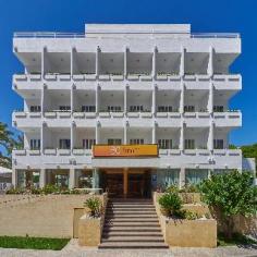 This aparthotel is situated very close to the beautiful beach of Son Bauló, on the norhteast side of the island, in Can Picafort. Within walking distance, guests will be able to find countless shopping venues as well as many restaurants, bars and pubs. The natural park of S'Albufera and the town of Alcúdia can be reached within a short drive. The island's capital, Palma, and the international airport are 55km and 67km respectively. This is a perfect place to enjoy relaxing holidays under the Mediterranean sun.