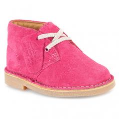 Remodeled for little girls' feet, these iconic Desert Boots feature the same attention to detail and great looks, with extra growing room built in. Premium suede is teamed with a hardwearing textured rubber sole - a clever re-interpretation of the familiar crepe - while leather linings and a simple lace fastening finish the look. For additional kids sizes, search for Desert Boot Toddler (8.5-13) or Desert Boot Junior (13.5-3).