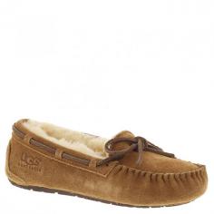 A kid sized version of one of our most popular women's styles the kids' UGG&reg; Dakota is a moccasin inspired slipper that's perfect for indoor and out. With contrast colored leather laces and featuring a molded rubber outsole that's fully lined in genuine sheepskin this style combines function fashion comfort and enhanced durability.