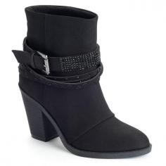 Display your fine country fashion in these must-have women's Kadee ankle boots from Unionbay. SHOE FEATURES Western-inspired design Strappy buckle accent Studded and rhinestone embellishments Chunky stacked heel SHOE CONSTRUCTION Faux-suede upper Fabric lining Rubber, manmade outsole SHOE DETAILS Pointed toe Pull-on 3-in. heel Size: 9. Color: Black. Gender: Female. Age Group: Kids. Material: Rubber/Fauxsuede.