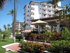 This charming holiday resort is located in Playa de los Muertos, just next to the beach and facing the beautiful Banderas Bay. The city centre of Puerto Vallarta, where travellers can find many leisure options, is just a 10-minute drive away from the property and the pier is located at 100m distance. The hotel offers comfortable air-conditioned rooms decorated in a Mediterranean style, where guests may relax while watching their favourite movie or just sitting on the balcony overlooking the garden or the sea. The on-site restaurant serves delicious international cuisine as well as many Mexican specialities and the bar invites visitors to taste some refreshing cocktails. Guests may spend their day lying on the hotel's private beach or take a dip into the sparkling swimming pool. Thanks to its ideal location and great facilities, this resort is a perfect place to enjoy a romantic and relaxing holiday in Puerto Vallarta.