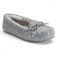 Keep casual and comfortable in these women's faux-fur moccasin shoes from SO. SHOE FEATURES Classic moccasin style Faux tie lace Faux-fur lining Flat sole SHOE CONSTRUCTION Manmade upper Polyester, faux fur lining Textile, manmade outsole SHOE DETAILS Round toe Slip-on Padded footbed Size: 6 MED. Color: Grey. Gender: Female. Age Group: Kids. Pattern: Solid. Material: Polyester/Fauxfur/Lace.