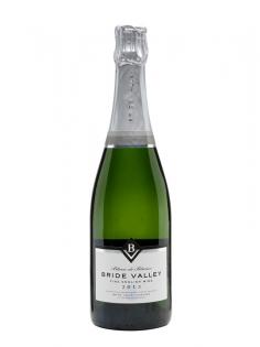 75cl / 11.5% - After half a century in the trade, wine expert Steven Spurrier has converted his family farm in Dorset into a vineyard: Bride Valley. The Blanc de Blancs is made entirely from Chardonnay and is the perfect aperitif - fruity and refreshing.