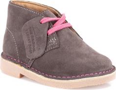 Remodeled for little girls' feet, these iconic Desert Boots feature the same attention to detail and great looks, with extra growing room built in. Premium suede is teamed with a hardwearing textured rubber sole - a clever re-interpretation of the familiar crepe - while leather linings and a simple lace fastening finish the look. For additional kids sizes, search for Desert Boot Toddler (8.5-13) or Desert Boot Junior (13.5-3).