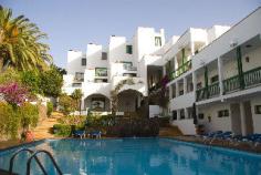 This charming apartment complex is located in the south of Fuerteventura, 200 metres from Esquinzo Beach in the small town of Marabu. Guests will enjoy wonderful views over the beach and sea. The beautiful sandy beach is a just a 10-minute walk away. Restaurants, shops and bars are also situated in the vicinity, and public transportation links can be found 500 m from the hotel. Jandia is about 6km away. This is an ideal place for a fun-filled holiday under the Canarian sun.