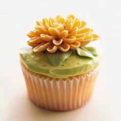 cupcake with sunflower icing