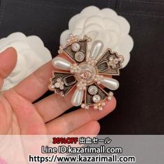 Chanel ブローチ パール入り 贅沢風 ユニーク ブローチピン brooch 個性 コサージュ CHANEL 大人気 デリケート 襟元飾り シャネル 華やか フェミニン ピン ラインストーン付き 女性愛用
https://www.kazarimall.com/products/chanel-brooch-1038.html