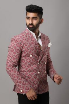 Browse through the Trendy and stylish Mens Jackets Online at Qarot Men. Choose from a wide Range of Blazers for Men Online with us.  Free Shipping * COD 
https://www.qarotmen.com/categories/jackets-blazers