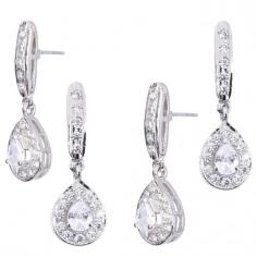 Get Faceted Cubic Zirconia Teardrop Earrings Of Sterliing Silver

Beautiful Earrings made of Cubic Zirconia Teardrop with sterling silver material. You will find this finest carved beautiful earrings with complete polish and minute work done by creator. This is very light and awesome look product which make moonligt to the face of person who is wearing.

Visit for product: https://www.exoticindiaart.com/product/jewelry/faceted-cubic-zirconia-teardrop-earrings-LCI41/

Jewelry: https://www.exoticindiaart.com/jewelry/

#jewelry #indianjewelry #sterlingsilver #earrings #zirconiabeads #fashion #womenswear