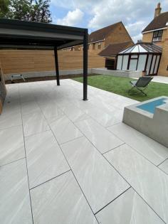 Royale Stones provide premium quality garden paving slabs and patio slabs. Take a look around, you will find something great for your home or garden. Browse our selection of trade standard paving slabs, including Patio Slabs, paving and slabs for the patio and garden. 