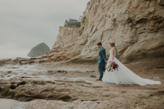 We are the best Adventure Wedding and Elopement Photographer in PNW USA. Offering options in The Pacific Northwest including Cake Kiwanda, Oregon Coast, Cannon Beach. Award-winning wedding photography and full-service wedding packages for adventurous souls.