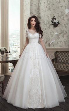 Robe de mariée de traîne courte manche nulle avec manche courte a-ligne de col en cœur