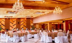 Destination wedding in Shimla at Hotel Willow Banks, the best wedding banquet in Shimla, is a one-of-a-kind experience. Spend your D-day in a romantic setting in the lap of nature