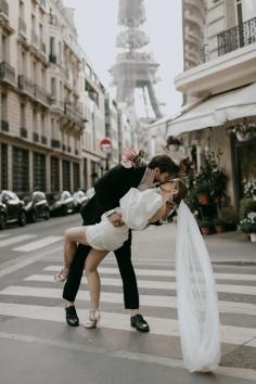 Ha Nguyen is a professional wedding and elopement photographer in Paris, France and Montreal, Canada. We are committed to giving you an experience that tailored to your needs.