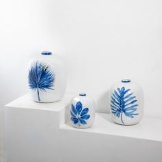 Buy Coleus Decorative Ginger Jar Set of 3 Online India | Whispering Homes

Depicting an eye-catching floral theme through minimalist silhouettes, these classic white-blue ceramic jars are a must have in your home decor.
#jars #ceramicjar #decorativejars #decoration #templejar #ceramic #antiques #color #video #interior #interiordecor #homedecor #homedecoration #homeimprovement #officedecor #luxuryjars #styling #homestyling #whisperinghomes #whisperinghomesdecor #whisperinghomeschandigarh