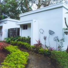 Be it a family trip or unplanned buddies trip or a romantic trip, Kodaikanal is one of a kind place that holds the very nature of giving comforts and happiness to the people visiting it. 