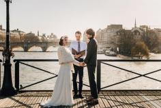 If you are looking for the best Paris Couple Session, you have come to the right place. Get in touch with Pierre Atelier Photography right away and hire a Couple Photoshoots in France Europe