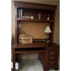 Looking for computer desk at discounted price? If yes, then you are at the right place. Home Living Furniture deals with a broad collection of computer desks from top brands. They are known for their elegant moldings and cherry finish.https://www.homelivingfurniture.com/clearance_center/326_computer-deskhutch