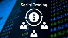 Social trading is a relatively new way of online investing that allows interested users to access information via social networks.
In contrast to fundamental analysis and technical analysis, with social trading the information is generated by other users, thus allowing newcomers to the industry to trade without necessarily having to go through the analysis phase.
In essence, investment decisions are made on the basis of processes carried out by other traders, who are often more experienced and better able to interpret what is happening in the industry and the market.