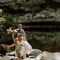 Are you looking for a professional wedding and elopement photographer in New York? Promise Mountain offers you a New York adventure Wedding Photographer to capture all your amazing moments. If you are planning to choose a destination wedding in New York, we can help you with the best packages. 