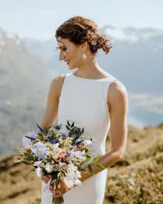 Are you looking for a professional wedding and elopement photographer in New York? Promise Mountain offers you a New York adventure Wedding Photographer to capture all your amazing moments. If you are planning to choose a destination wedding in New York, we can help you with the best packages. 