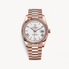 

ROLEX DAY DATE
REFERENCE: 228235
SIZE: 40 MM
MATERIAL: EVERROSE GOLD
YEAR: 2022
CONDITION: BRAND NEW
ENQUIRE NOW

Know more: https://boutiqueseven.ae/products/