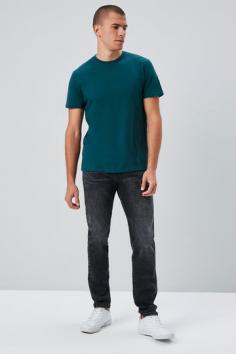Men's Jeans Online | Shop Latest Styles & Trends At Forever 21 UAE

Forever 21 offers the newest men's jeans for sale online in the UAE. Find the ideal pair of jeans for any occasion by browsing our extensive selection of designs and trends in our collection of jeans. 