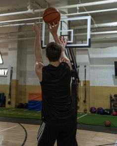 In order to improve your total performance, 424 Athlete Factory’s holistic approach to basketball training involves not only physical conditioning and technical development but also mental and emotional coaching.