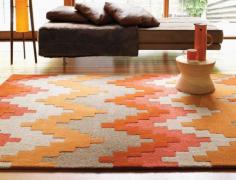 Investigating the fascinating world of colors is one approach to learning more about the large rug industry. Rugs organized by color provide a wide range of options for achieving the ideal environment, from vivacious hues that energize a space to calming tones that foster a tranquil setting.