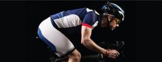 In this article for beginners, Adventure HQ offers professional advice on cycling apparel. Discover how to dress comfortably at all times. Now visit AdventureHQ.